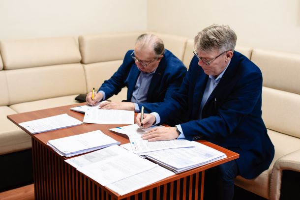 Podpisanie umowy na przebudowę bydynku na ZOL